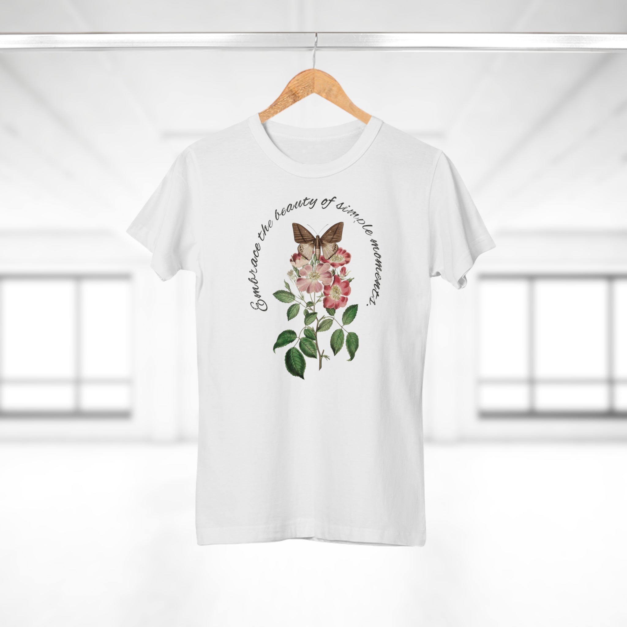 Cottagecore Damen T-Shirt, Wildblumen und Falter Design