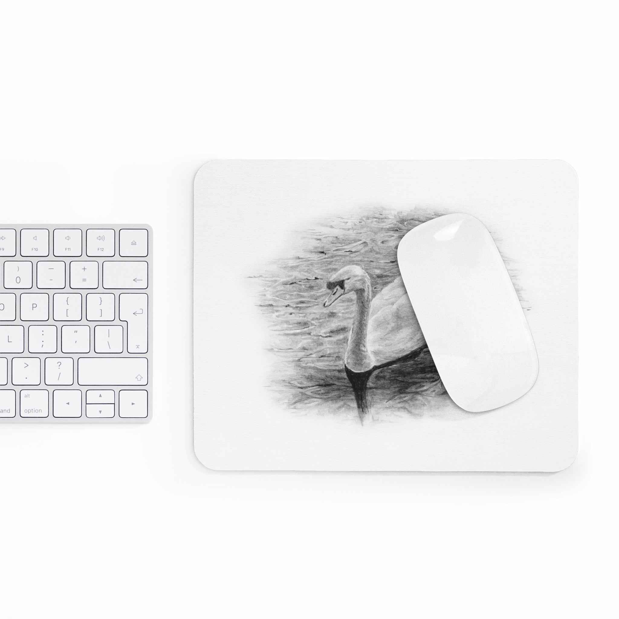 Mousepad mit handgezeichnetem Schwan im Wasser – Weiß